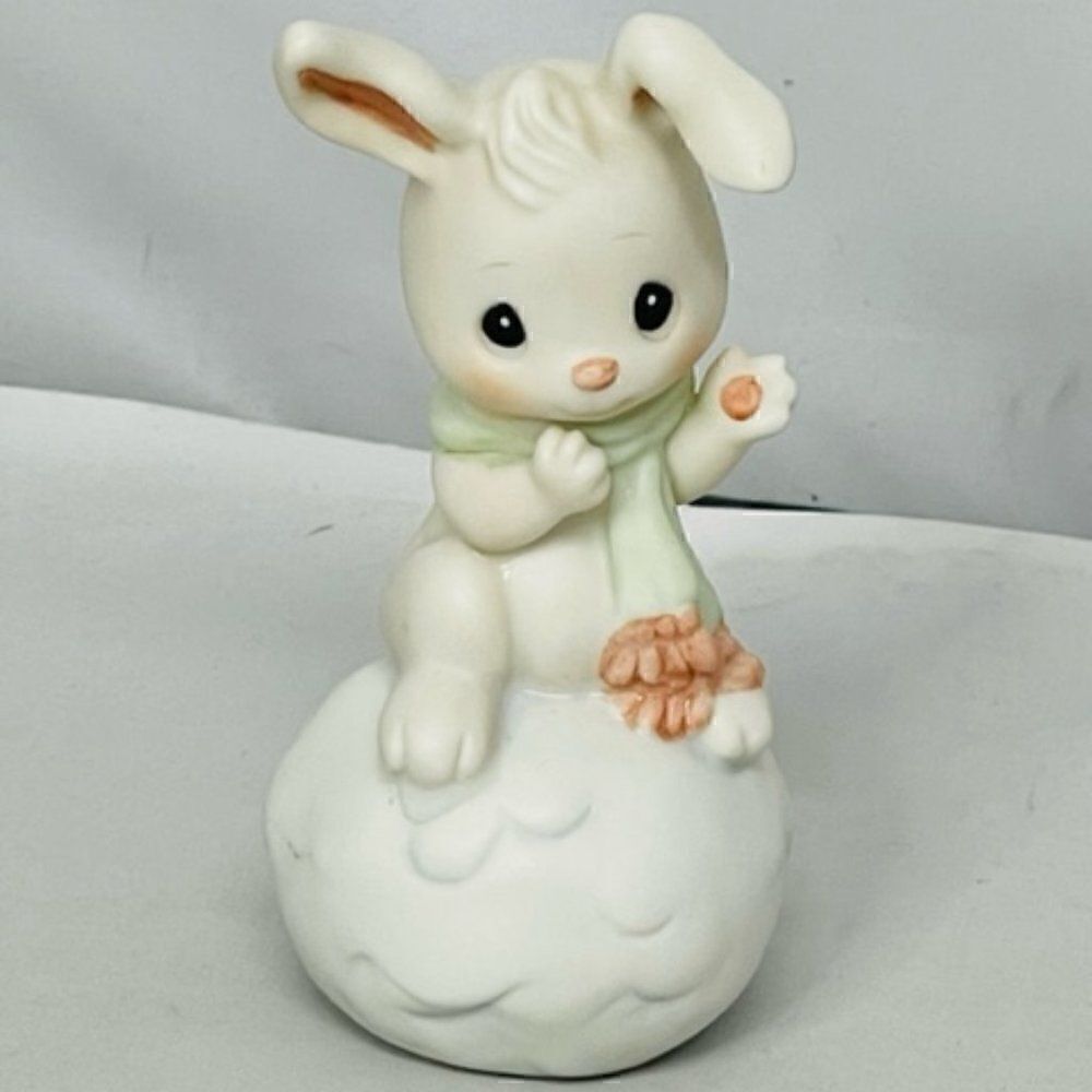 Precious Moments snow bunny rabbit w/ scarf 1996 183792 collectible figurine Exc
